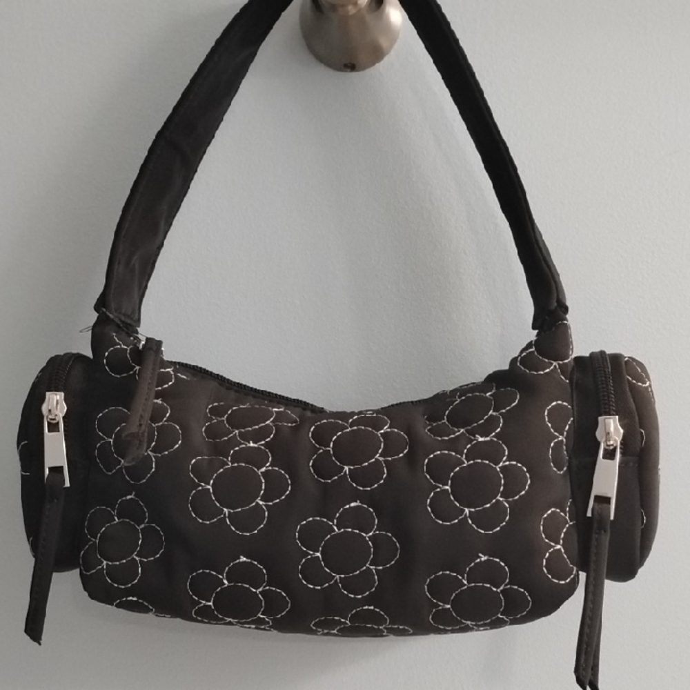 NWOT Art Class 🖤 Black & White Floral Stitch Shoulder Bag